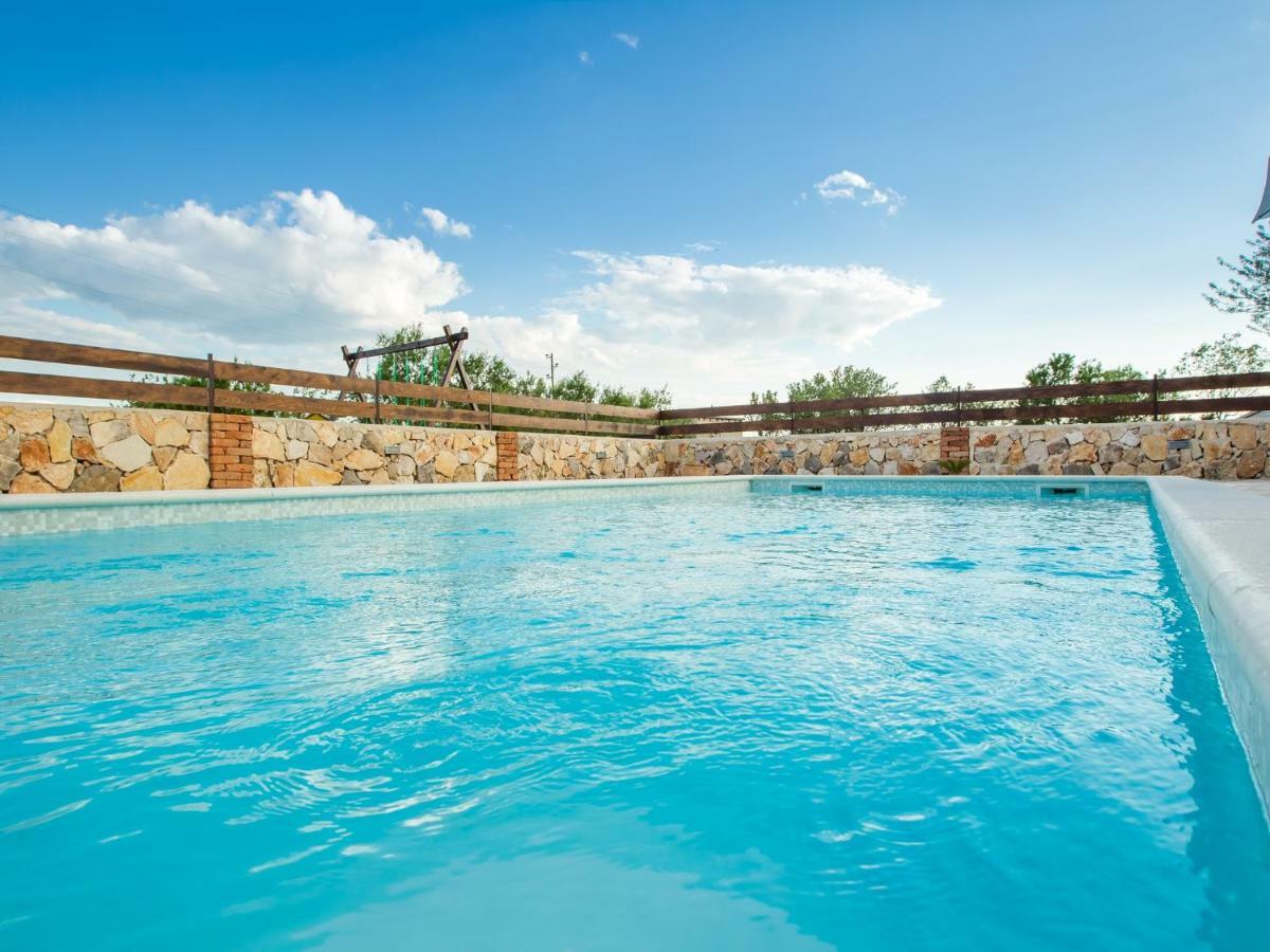 Holiday Home Iva With Pool ซูโกชัน ภายนอก รูปภาพ