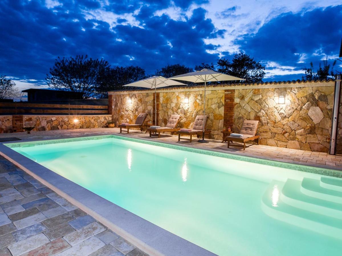 Holiday Home Iva With Pool ซูโกชัน ภายนอก รูปภาพ